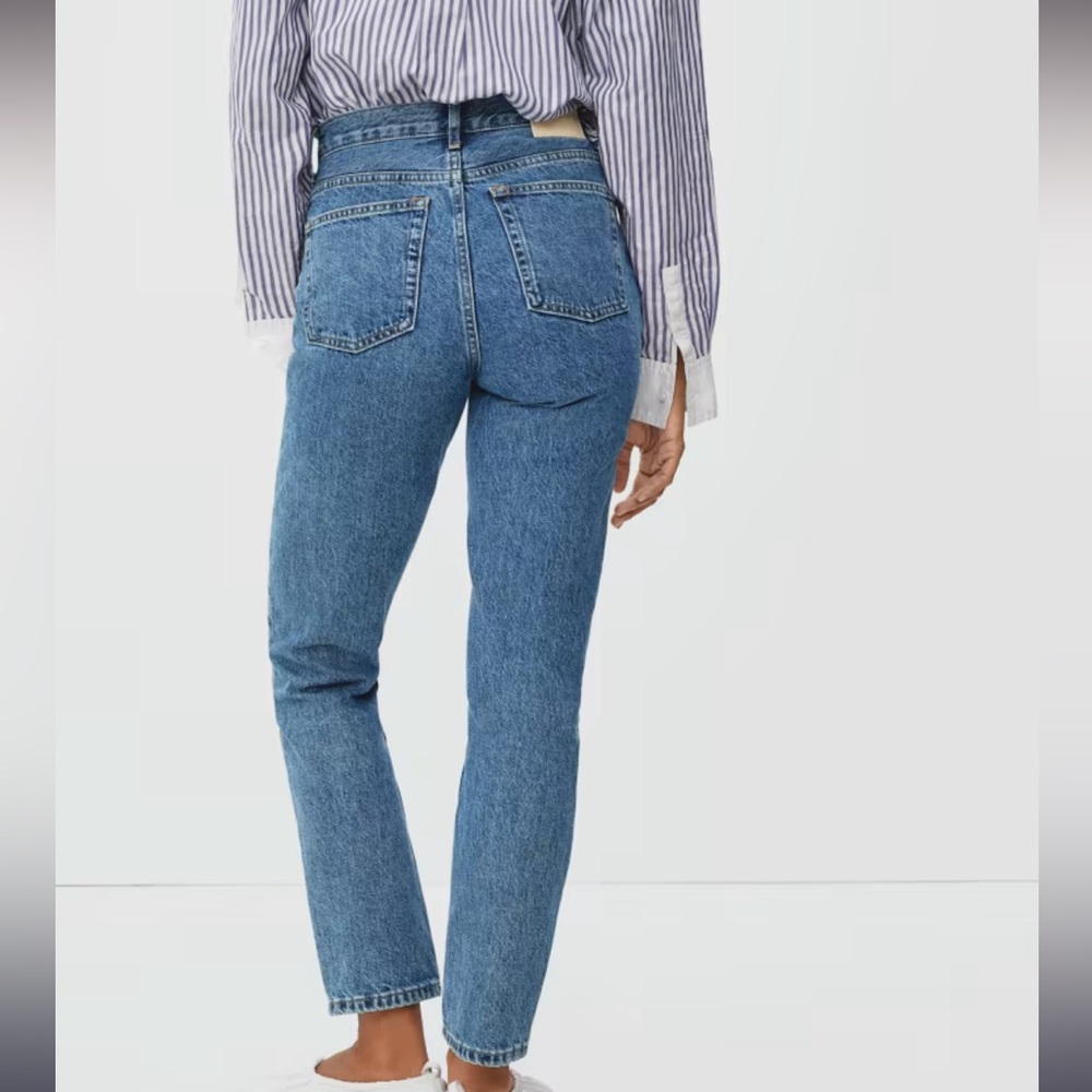 Everlane 90s Cheeky Jean in Medium Blue Wash